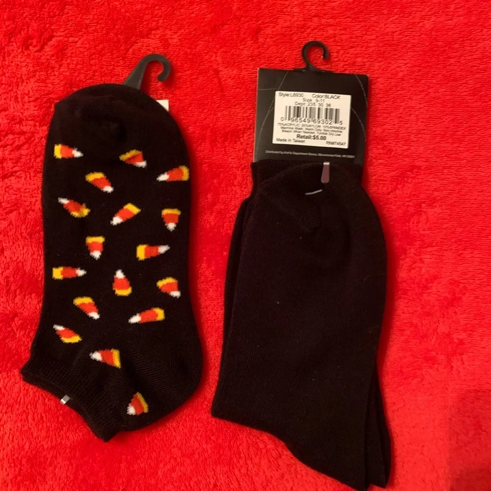 2 Pairs Halloween Socks, Fits Shoe Size 4-10